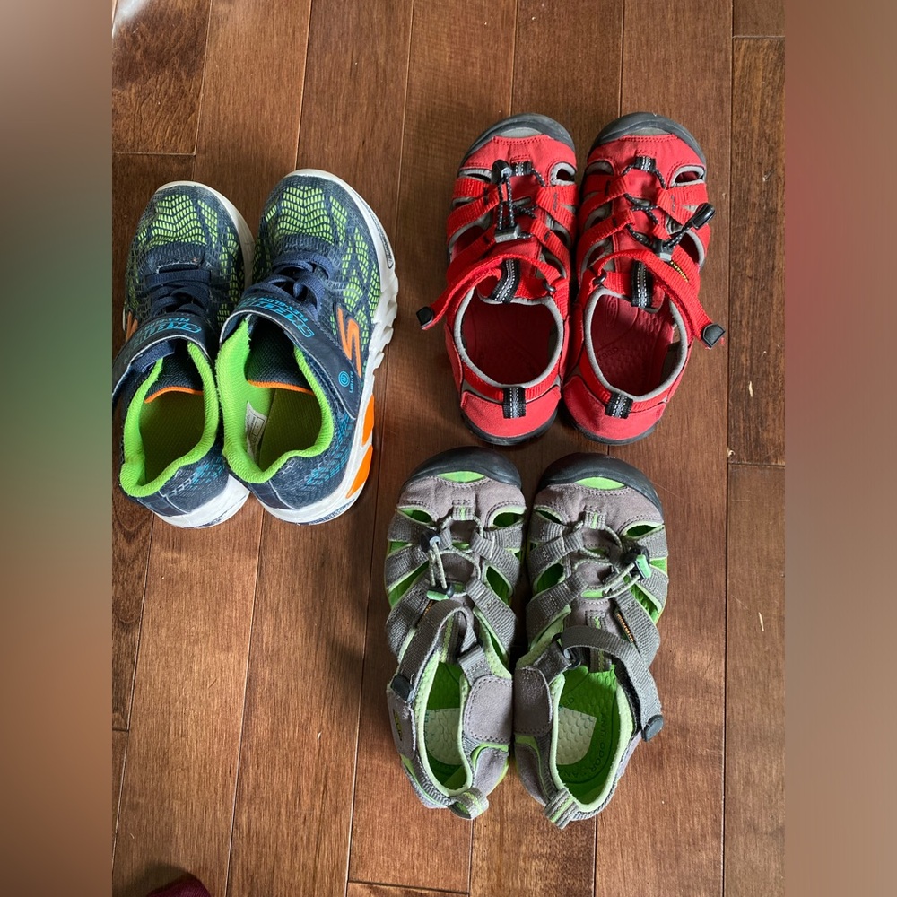Keen Sandals and Sketchers shoes kids size US 1 Bundle of 3